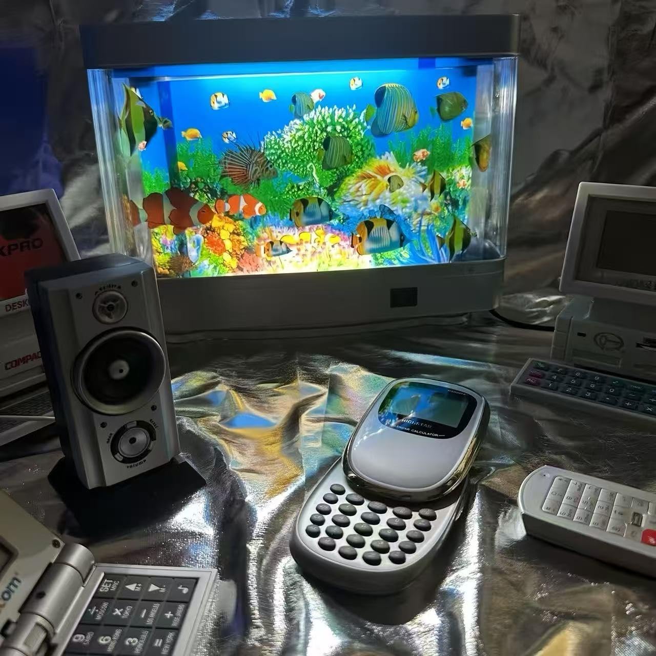 Fake Fish Tank Lamp - Moving Aquarium Night Light with Virtual Ocean Effect, 80s Retro Design for Adult Relaxation, Frutiger Aero Artificial Aquarium Decorative Lamp (US Plug) - Image 8