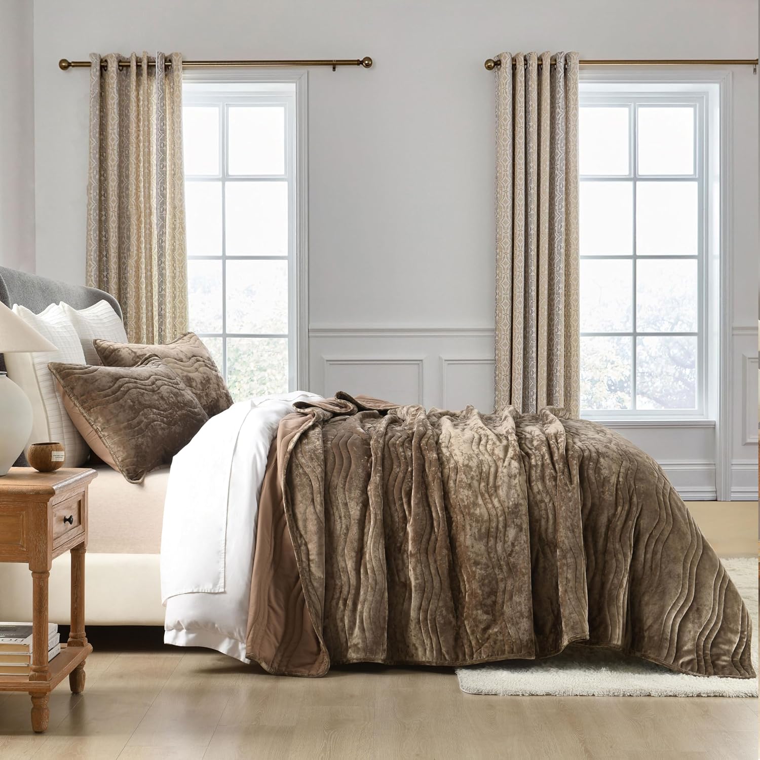 Velvet Quilt Set, Mocha Brown Velvet Quilt Queen Size Comforter Set, Luxury Bedding Soft Plush Bedspread, Machine Washable Coverlet, All-Season 3 Pieces - Image 2